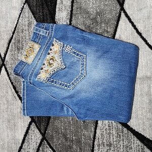 MISS ME EMBROIDERED GOLD SEQUINS FAUX-FLAP POCKETS RHINESTONES CUFFED CAPRI JEAN